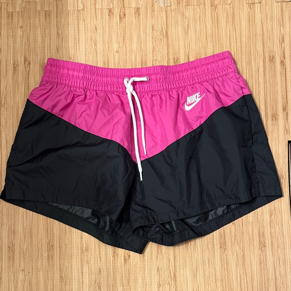 Nike women’s no liner shorts large